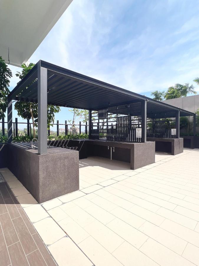 The Apple Residence & Suites Infinity Pool By Nestcove Malacca Exteriör bild